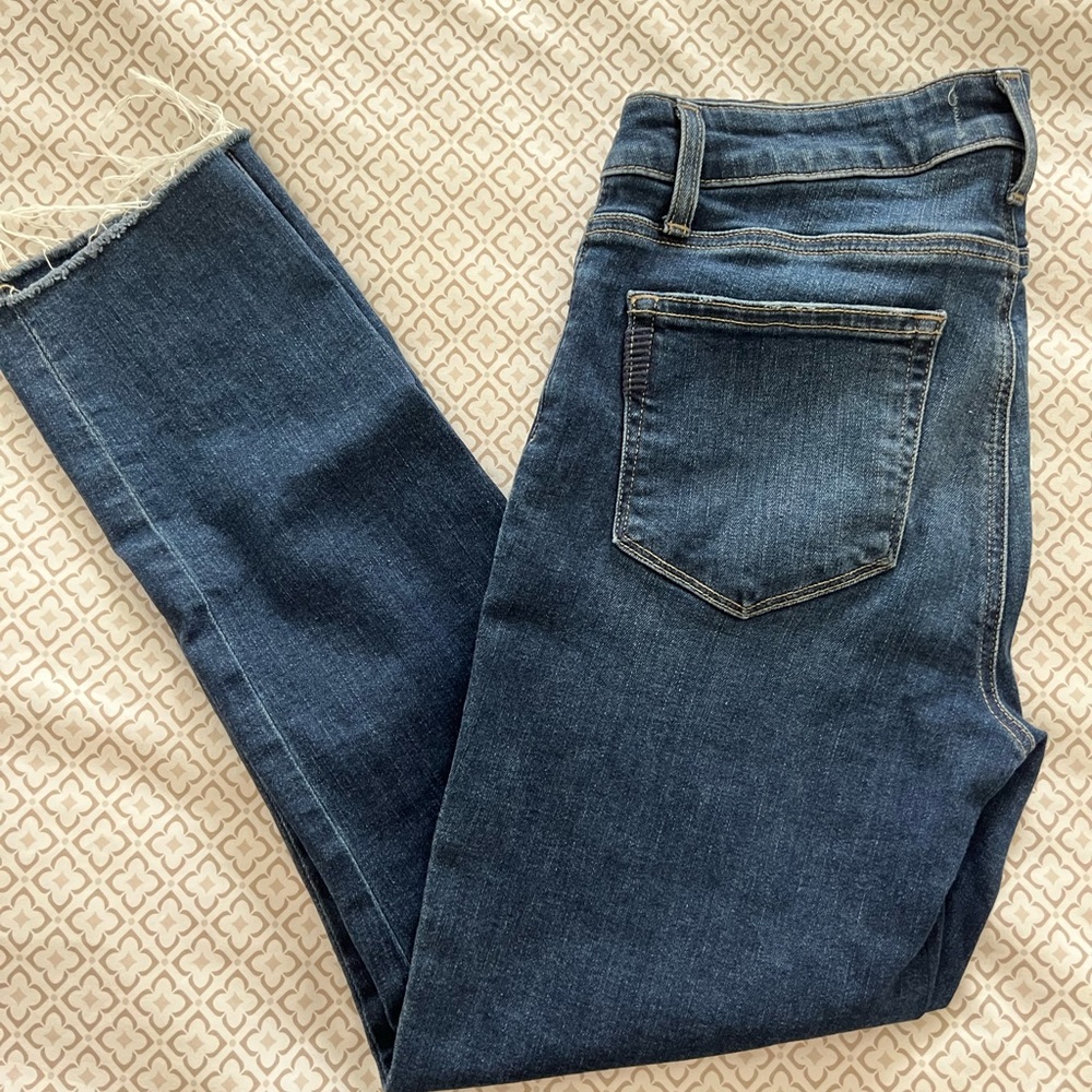 Paige skyline skinny crop jeans 28